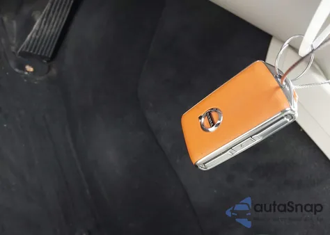 2021 Volvo Xc60 T6 Inscription z USA, uszkodzony, nr VIN YV4A22RL8M1721753